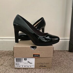 Clarks Ambyr Joy Comfort Pumps / Heels / Sz 8 Wide
